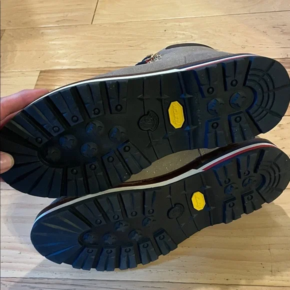 Moncler Blanche Boots with Sparkle - Picture 6 of 8